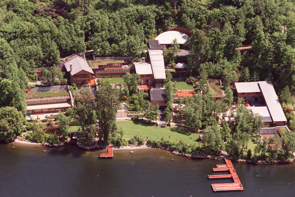 04GATES MANSION lake superJumbo